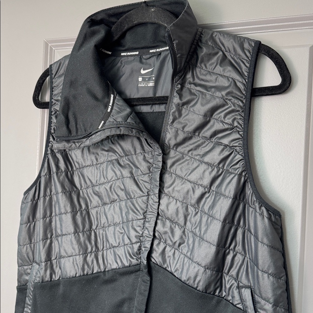 Nike Women's Black Running Vest - Picture 4 of 8
